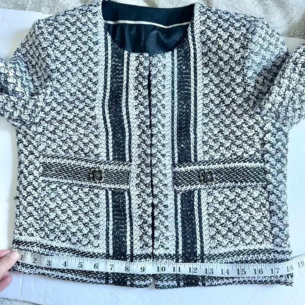 CHANEL Women’s White & Black Tweed 2015 Paris-Dubai Evening Sequin Jacket- EU 38 - Picture 10 of 17